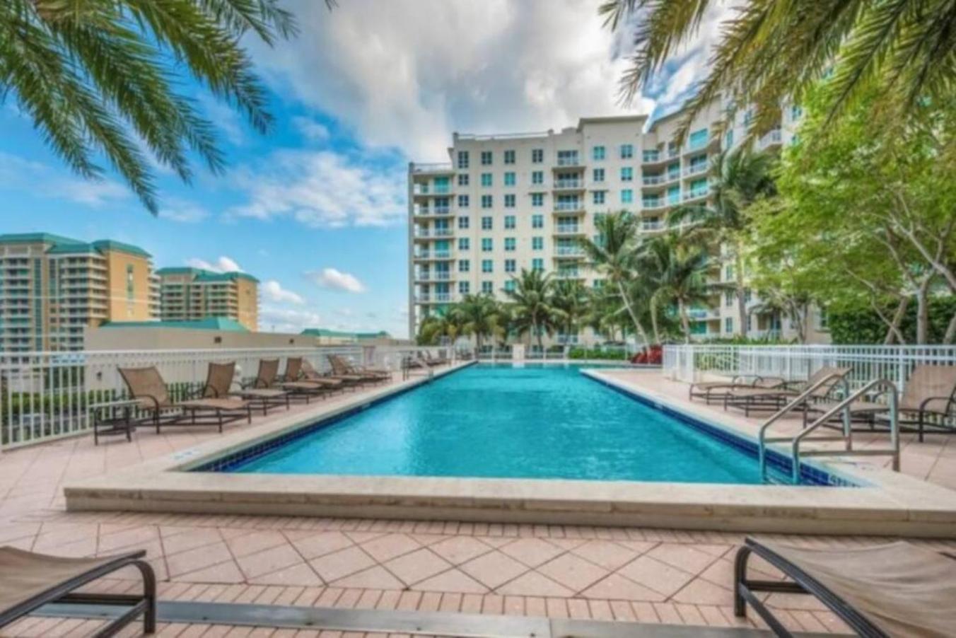 Apartment In Casa Costa Condo!Beach Pass Included Boynton Beach Extérieur photo